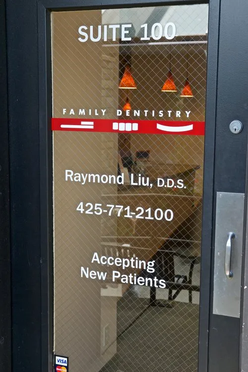 Glass door to enter the practice